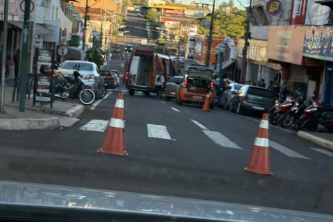 Defesa Civil, Corpo de Bombeiros, SAMU, Polícia Militar em atendimento no centro de Bandeirantes no final da tarde de quinta-feira