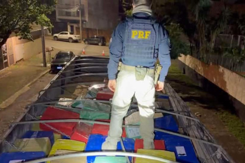 PRF apreende quase 7 toneladas de maconha em carreta em Apucarana (PR)*