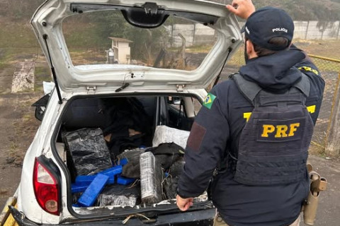 PRF apreende cerca de 230 quilos de maconha após acompanhamento tático na BR-277, em Teixeira Soares (PR)