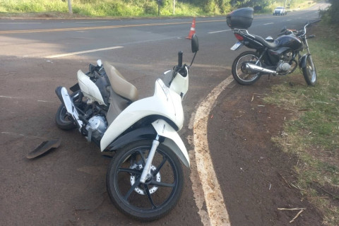 Colisão entre motos deixa quatro feridos em Cambará