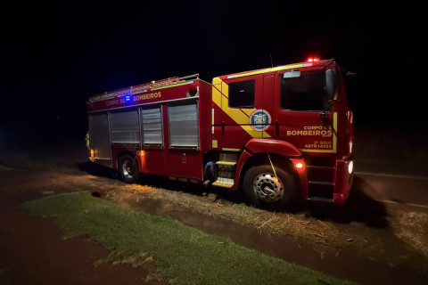 CAVALOS SOLTOS NO MEIO DA RODOVIA CAUSAM ACIDENTE NA PR-436, EM ITAMBARACÁ