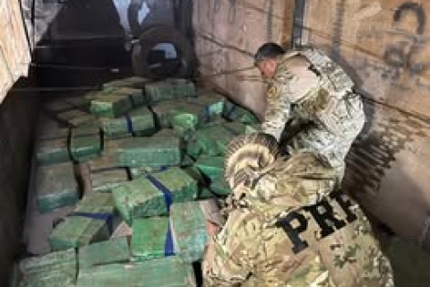 PRF apreende 1,5 tonelada de maconha em Assis Chateaubriand (PR)