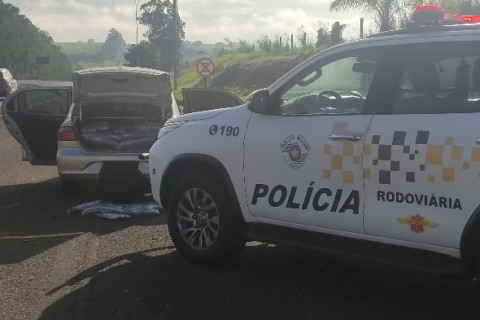 TÁTICO OSTENSIVO RODOVIÁRIO APREENDE PRODUTOS DE DESCAMINHO EM RODOVIA DE SANTA CRUZ DO RIO PARDO/SP